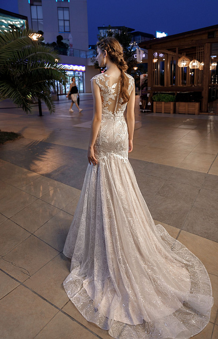 Свадебное платье рыбка с кружевной спиной фото