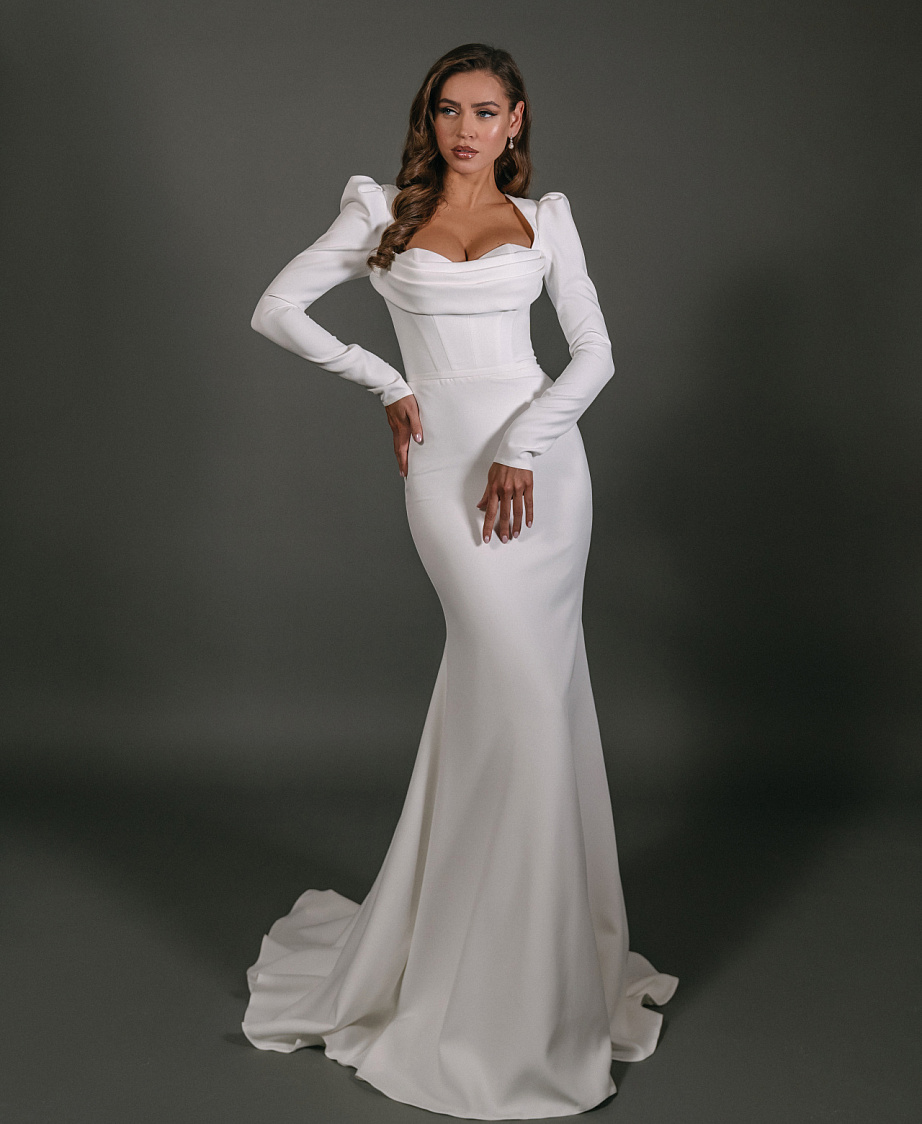 Стильное облагающее свадебное платье с рукавами фото