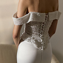 Комплект с блестящим расшитым корсетом и атласной юбкой фото