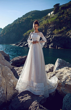 Свадебное платье в рустикальном стиле с рукавами фото