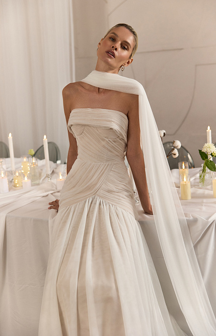 Дизайнерское стильное платье с летящей юбкой фото