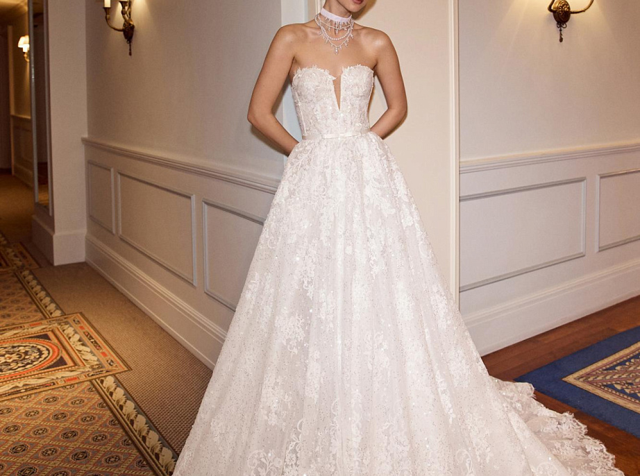 Пышное кружевное свадебное платье фото