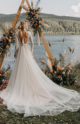 Красивое свадебное платье с открытой спиной фото