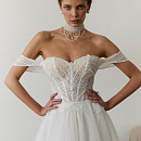 Нежное свадебное платье с чокером фото