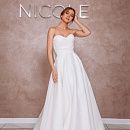 Атласное свадебное платье с бантиком на спине и вырезом сердечком фото