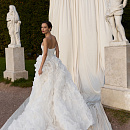 Пышное платье из дизайнерской ткани с атласным корсетом фото