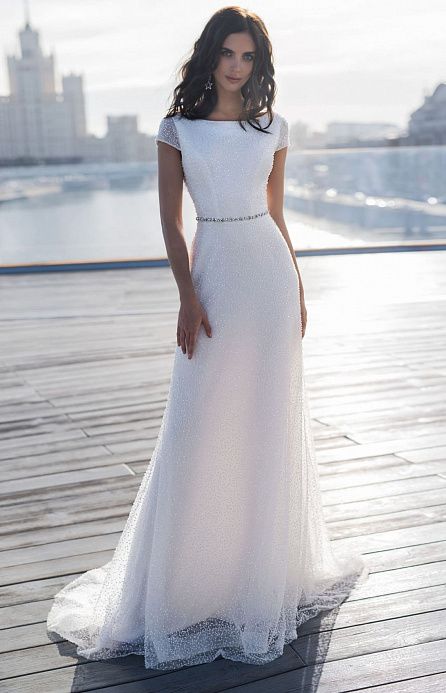 Блестящее скромное свадебное платье фото