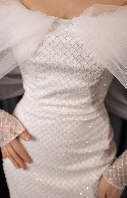 Свадебное платье-карандаш в длине миди фото
