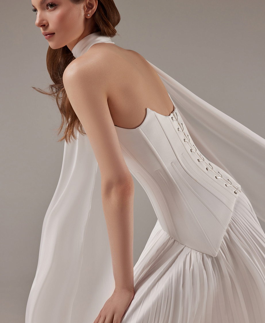 Лаконичный свадебный комплект с юбкой плиссе фото