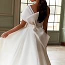 Эффектное свадебное платье с разрезом фото