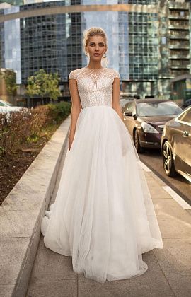 Свадебное платье прямого силуэта со сверкающим верхом