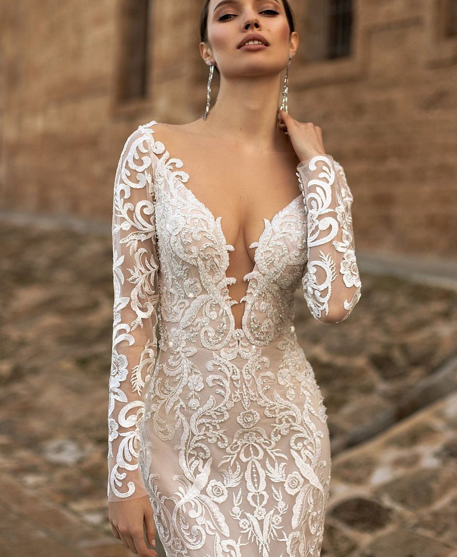 Свадебное платье русалка с рукавами и открытой спиной фото