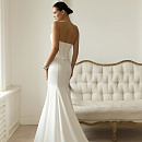 Атласное свадебное платье со съемными жемчужными бретелями фото