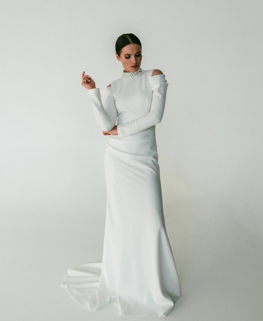 Минималистичное платье силуэта «Рыбка» фото