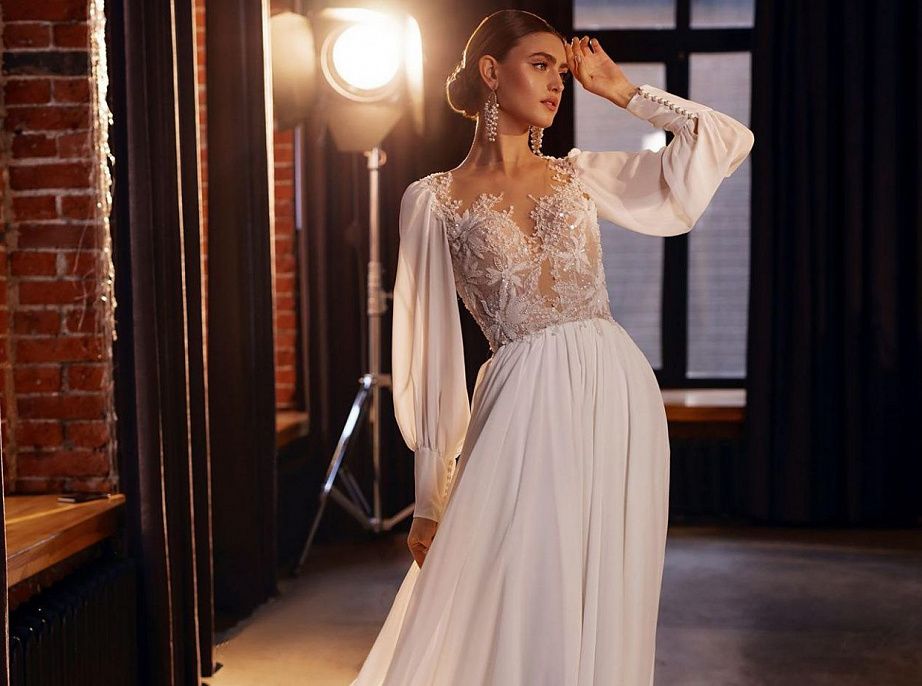 Шифоновое свадебное платье с кружевным корсетом фото