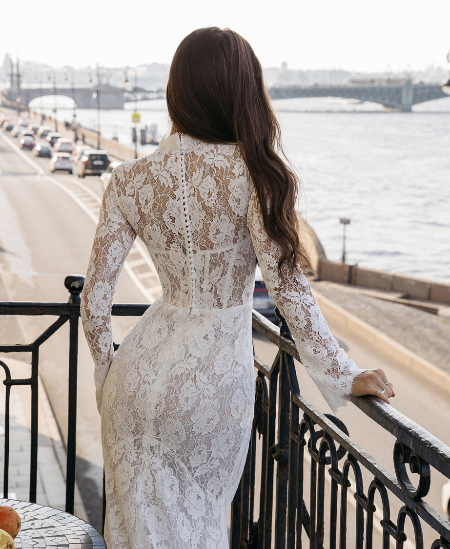 Кружевное свадебное платье рыбка с рукавами фото