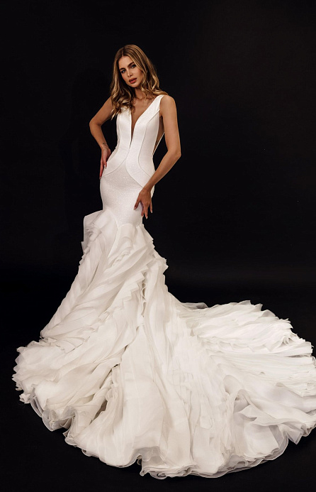 Свадебное платье рыбка с воланами фото