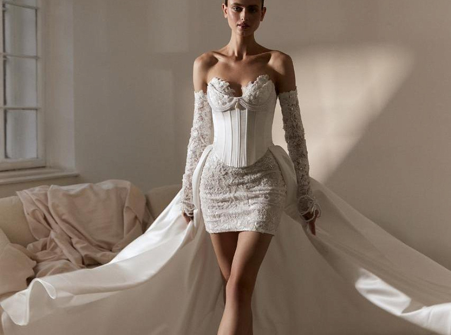 Эффектный комплект с кружевными рукавами и атласной съемной юбкой фото