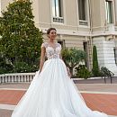 Легкое красивое свадебное платье с блестящим фатином фото