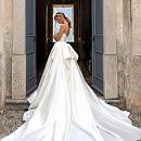 Королевское атласное свадебное платье фото