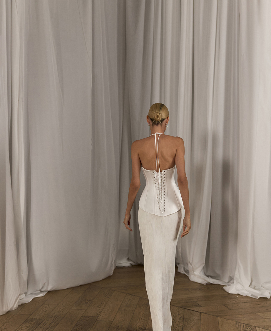 Элегантный свадебный корсет с юбкой из дизайнерской ткани фото