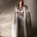 Утонченное свадебное платье из атласа на бретелях фото