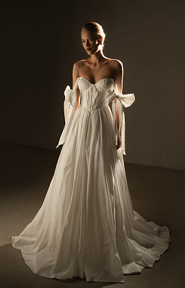 Стильное свадебное платье из тафты с декором в виде бантов фото