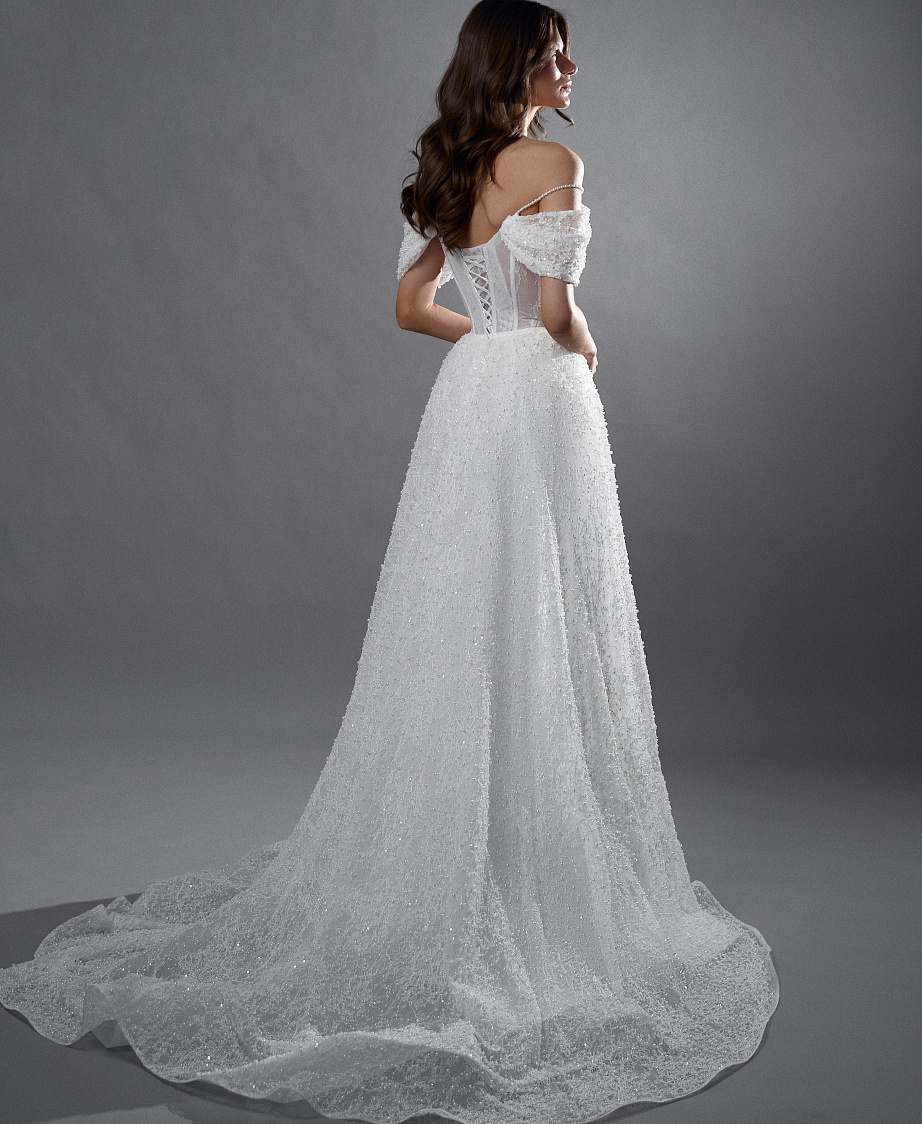 Кружевное платье-русалка с бисером и со съемным шлейфом фото