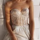 Серебряное свадебное платье с вырезом в форме сердца фото