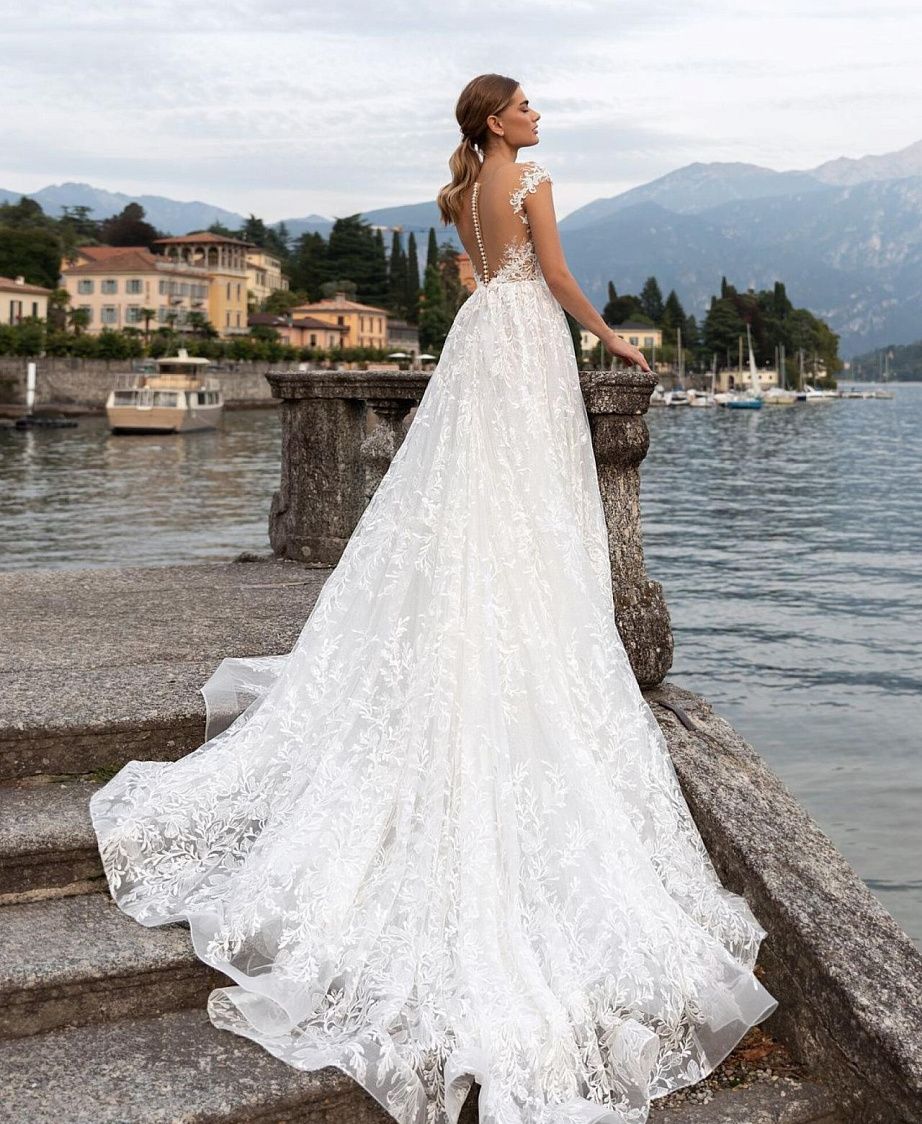 Красивое кружевное свадебное платье фото