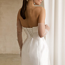 Стильное свадебное платье из микадо с прозрачной юбкой фото