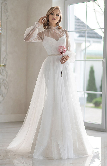 Лаконичное свадебное платье фото
