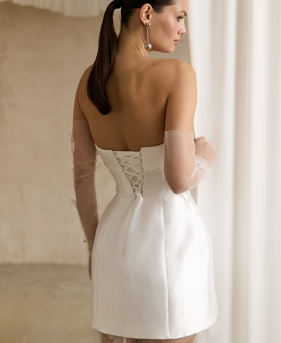 Стильное свадебное платье из микадо с прозрачной юбкой фото