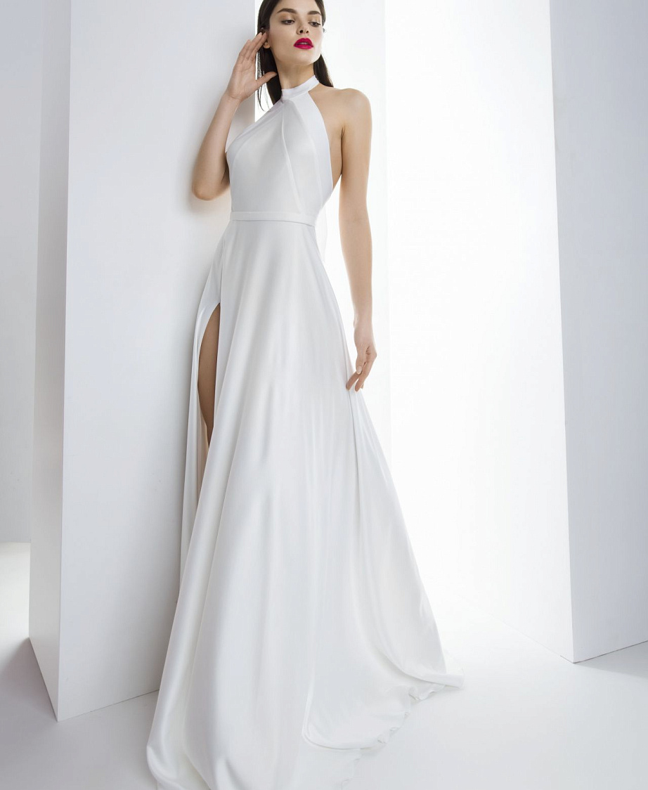Белое шёлковое платье в пол фото
