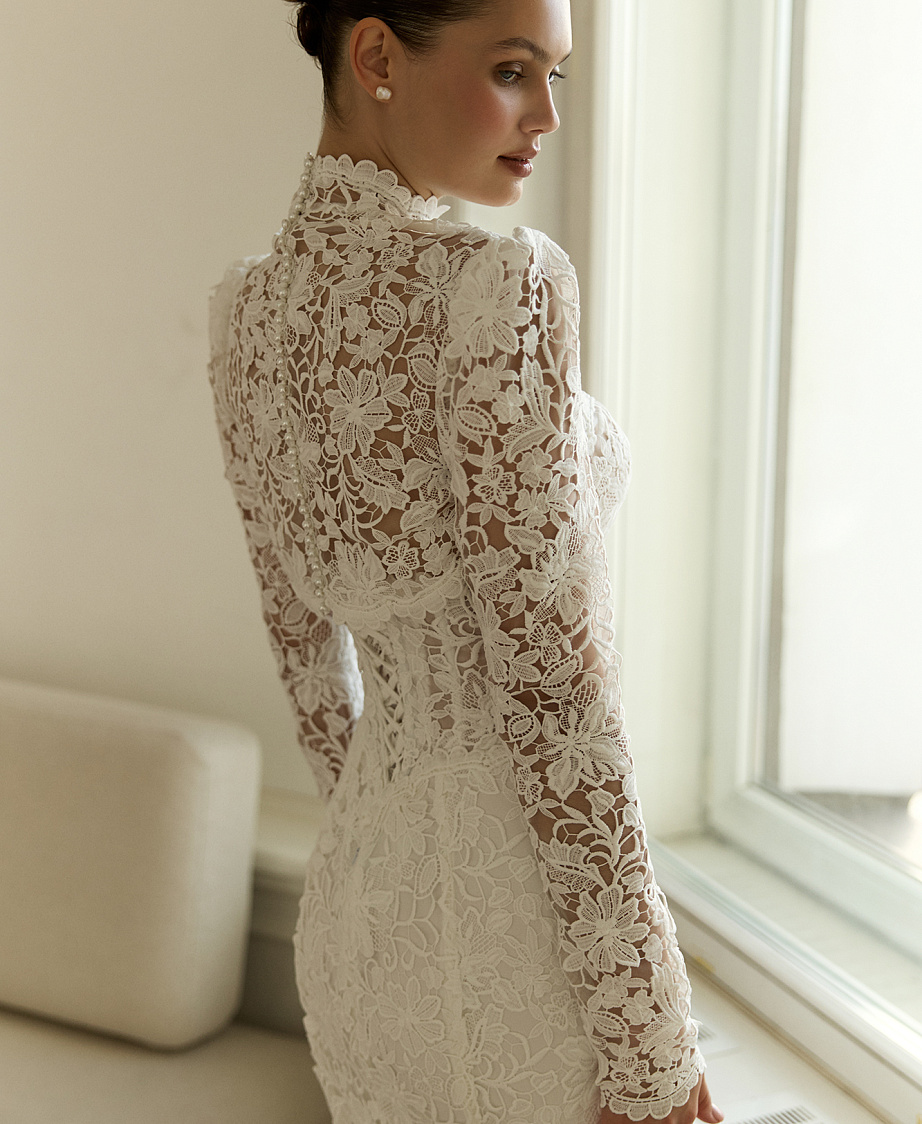 Кружевное свадебное платье со съемным болеро фото