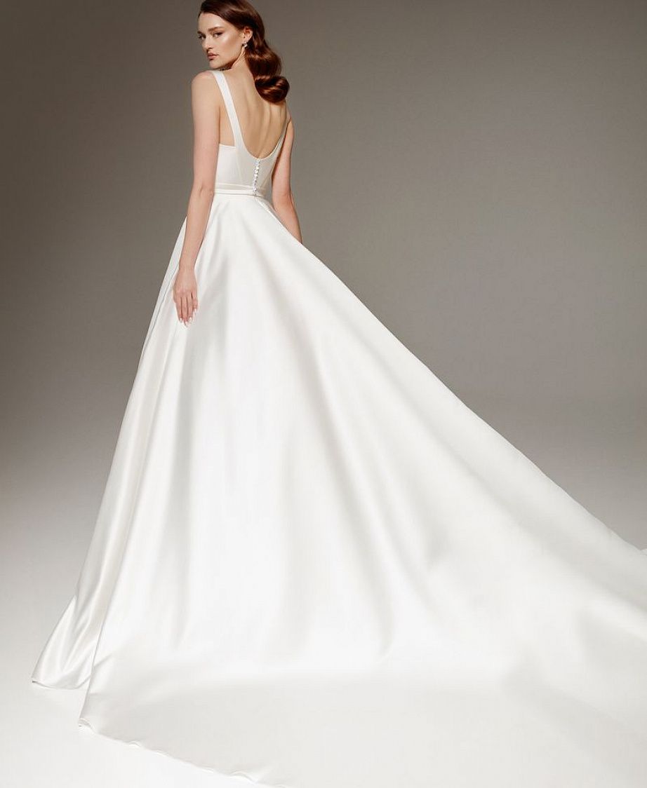 Атласное свадебное платье с квадратным вырезом фото