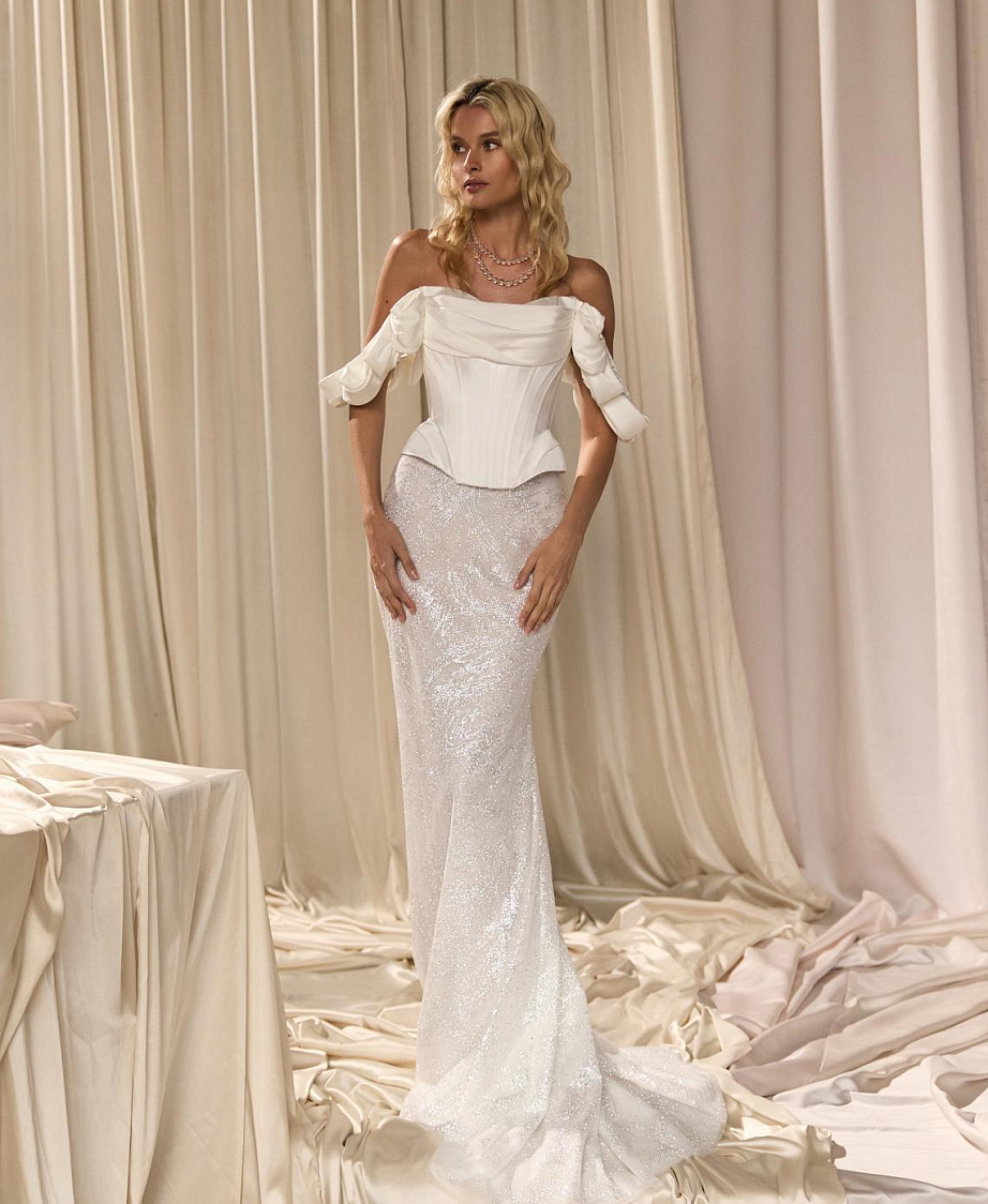 Эффектный свадебный комплект блестящей юбкой фото