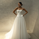 Платье с расшитым корсетом и юбкой из фатина фото