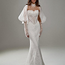 Кружевное свадебное платье-русалка с открытым верхом фото