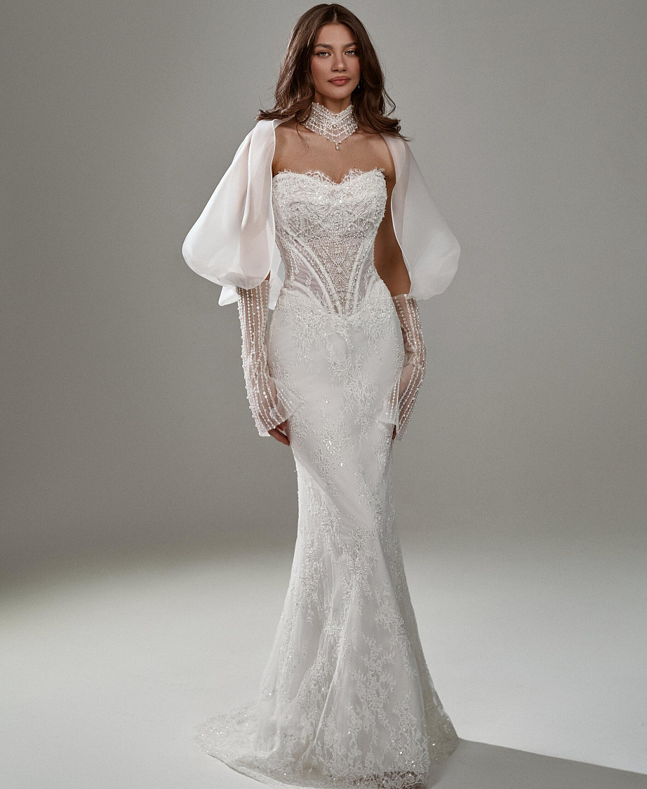 Кружевное свадебное платье-русалка с открытым верхом фото