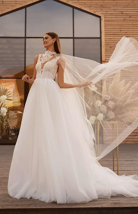 Белое свадебное платье с кейпом фото