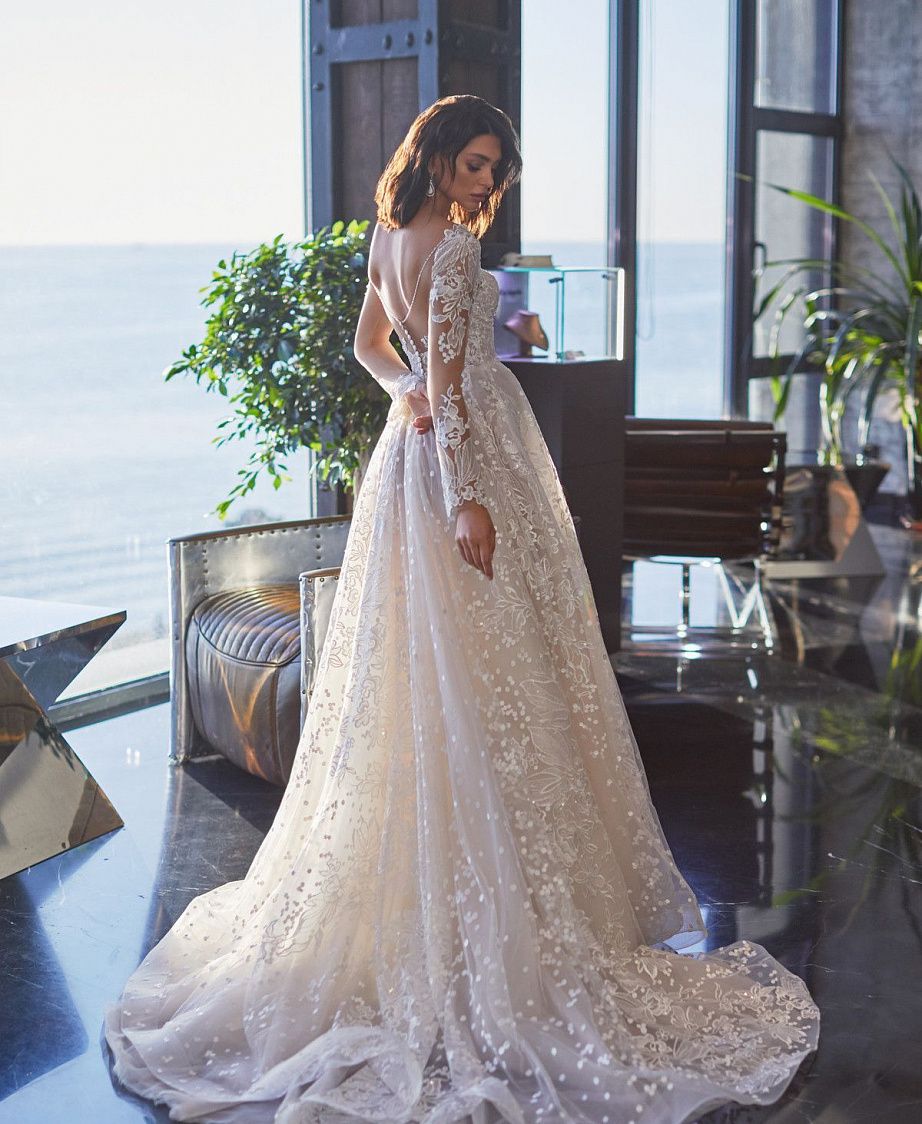 Пышное свадебное платье в необычном кружеве фото
