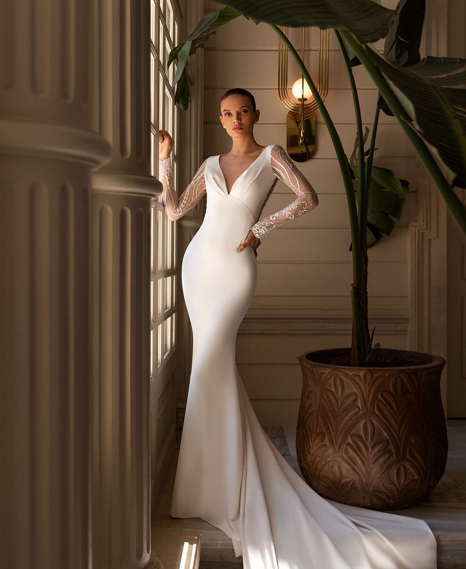 Атласное свадебное платье с кружевом фото