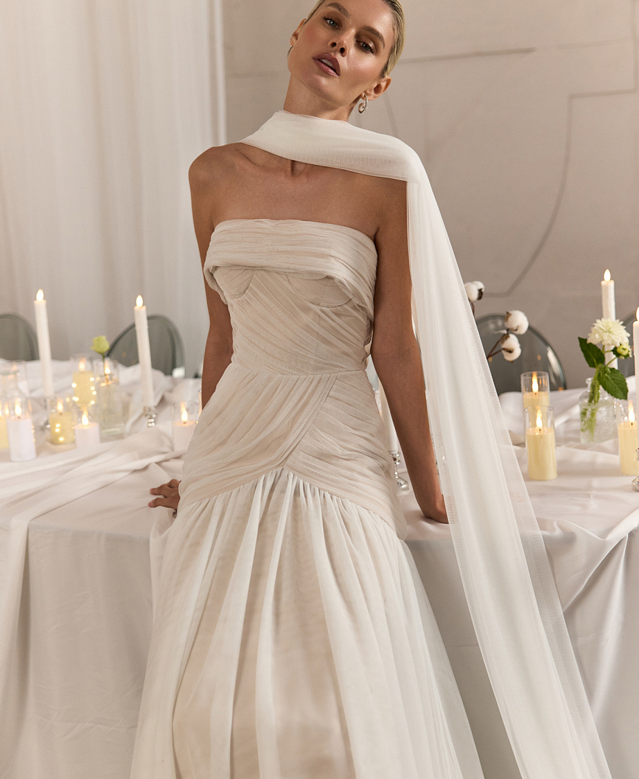 Дизайнерское стильное платье с летящей юбкой фото