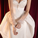 Комплект из атласа с жемчужным декором фото