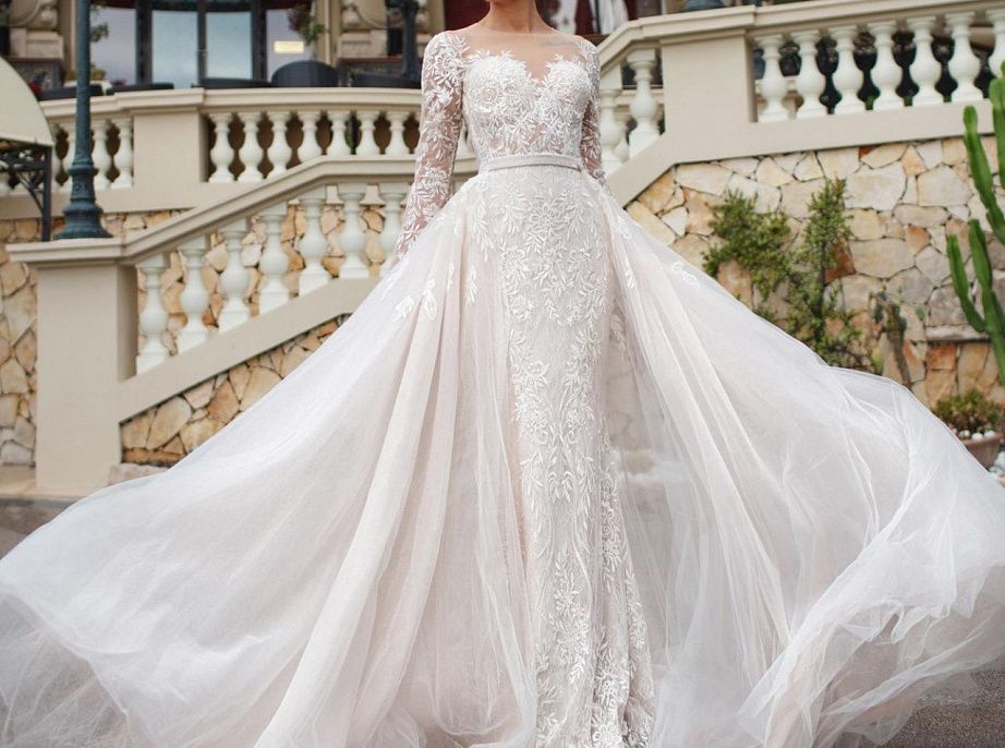 Свадебное платье русалка с открытой спиной и шлейфом фото