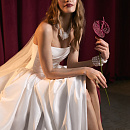 Эффектное свадебное платье из тафты с драпированным корсетом фото