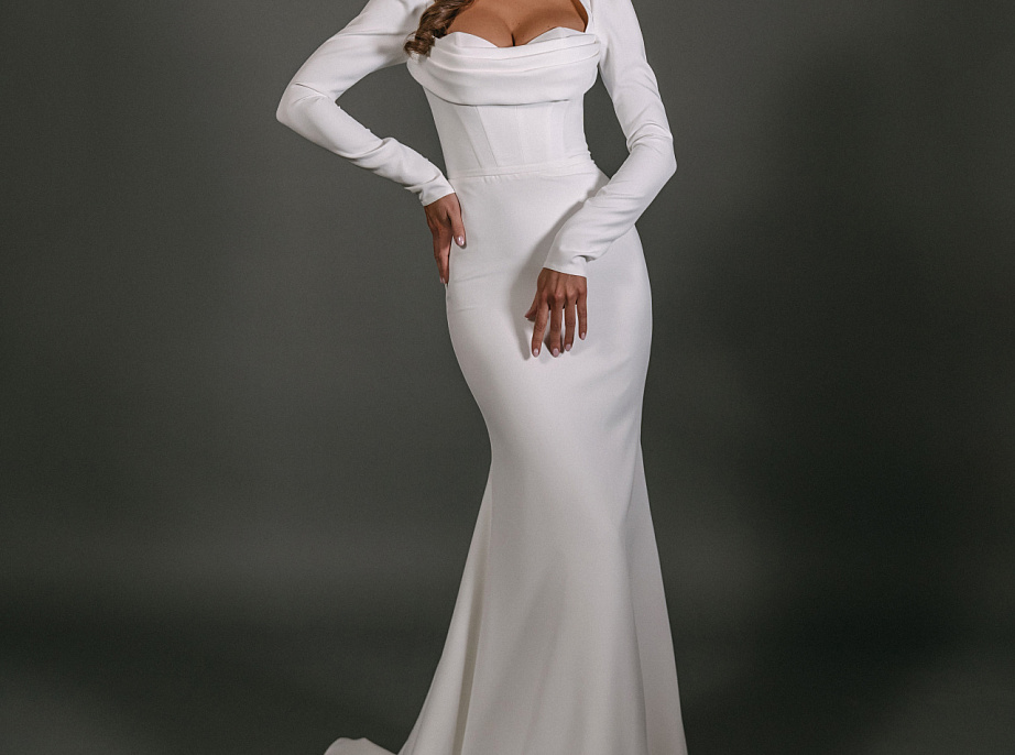 Стильное облагающее свадебное платье с рукавами фото