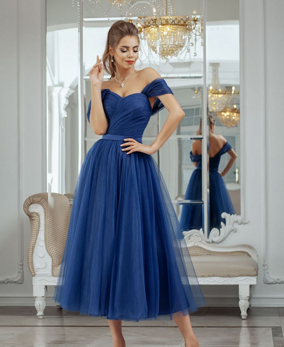 Синее вечернее платье миди фото