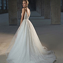 Блестящее свадебное платье с разрезом фото